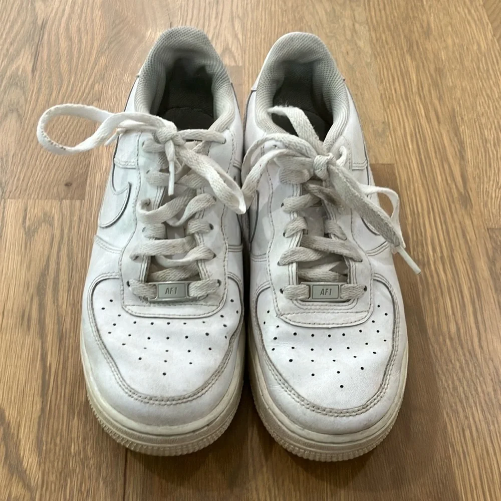Nike Unisex Triple White Air Force 1 Low LE AF1 Platform Lace Up Sneakers